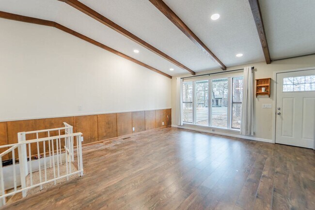 Foto del edificio - Spacious 3 Bedroom, 3 Bath Two story home!!
