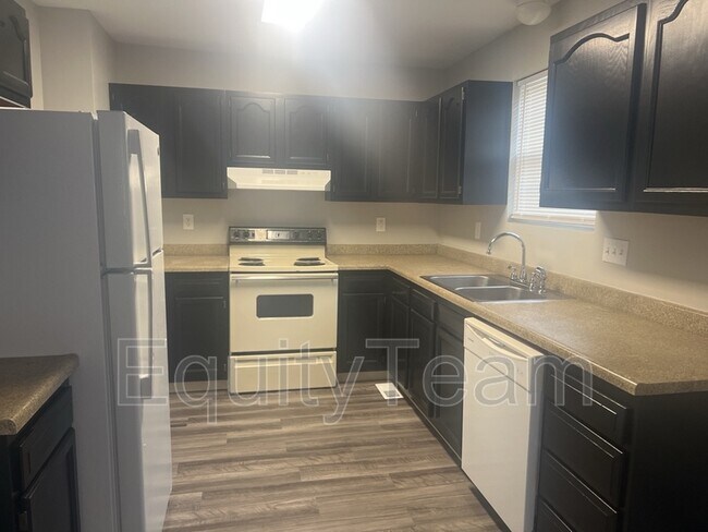 Foto del edificio - 4909 Buckhorn Dr