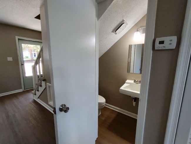 Building Photo - 703 Smithdale Dr