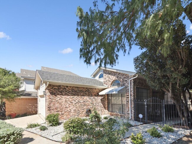 Foto del edificio - Spacious 2 Bedroom, 2 Bathroom Home in Eag...
