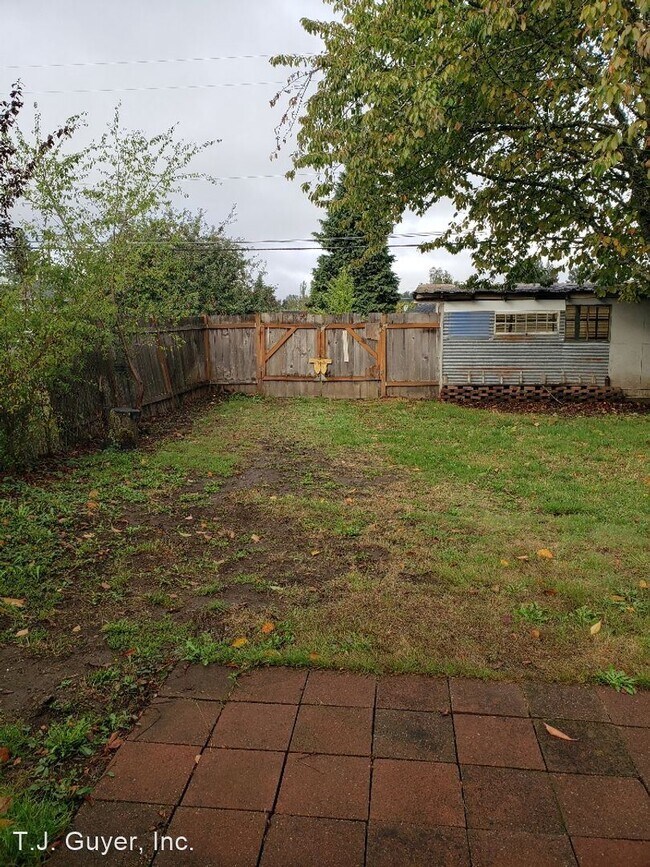 Building Photo - 3 br, 1 bath House - 1209 G St
