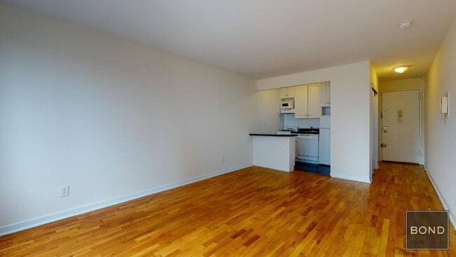 Building Photo - 1661 York Ave