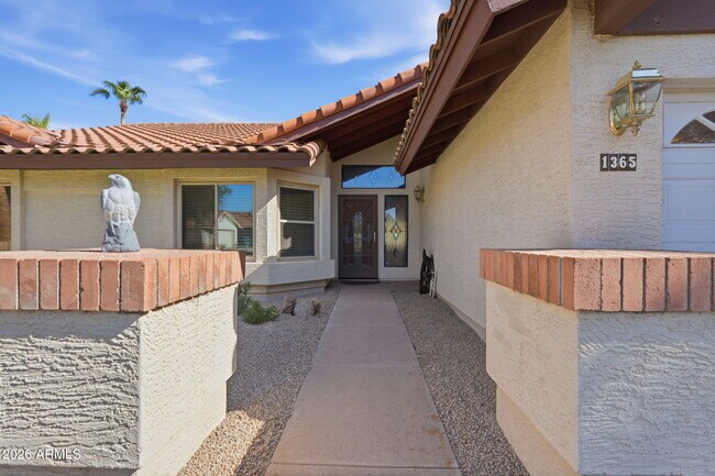 Building Photo - 1365 N Diane Cir