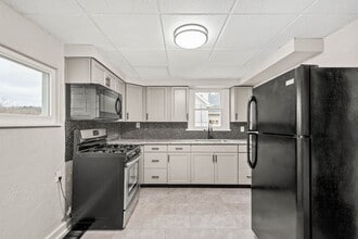 Building Photo - 1174 Forest Ave
