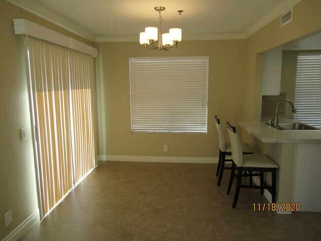Foto del edificio - 43376 Cook St