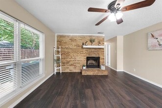 Building Photo - 721 Oakwood Ln