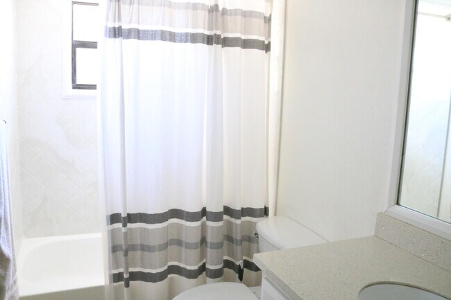 Foto del edificio - 1562 Lake Crystal Dr