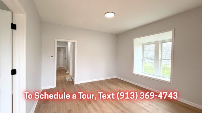 Building Photo - 913 S Main Rd