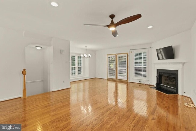 Building Photo - 1249 Quaker Hill Dr