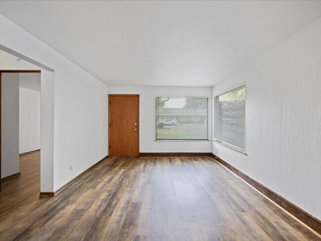 Building Photo - 2620 W Clearwater