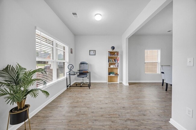 Building Photo - 300 Barony Pl Dr