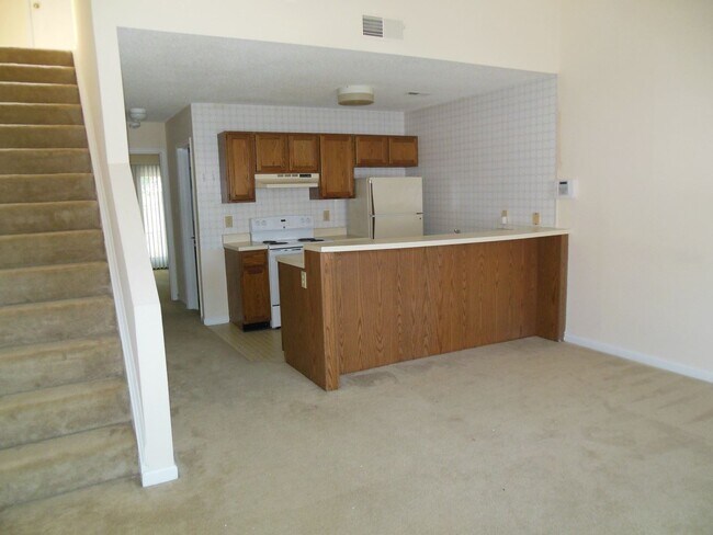Building Photo - 1 br, 1 bath House - 16 Justin Court