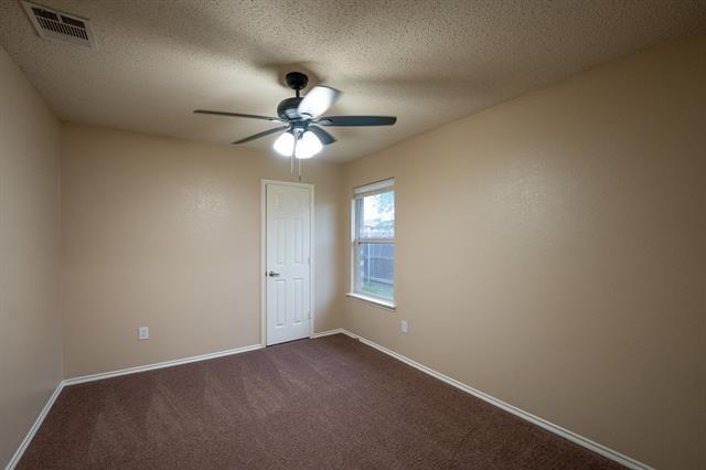 Foto del edificio - 233 Willow Creek Ln