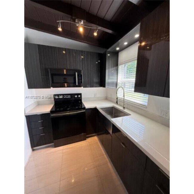 Foto del edificio - 4910 SW 98th Avenue Rd