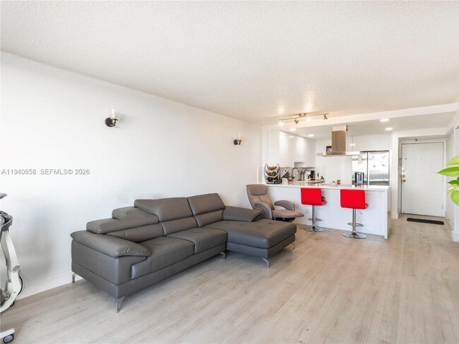 Foto del edificio - 1825 W 44th Pl