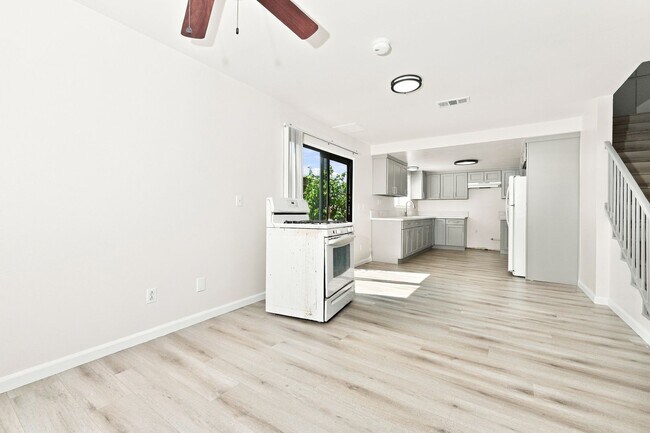 Building Photo - 25630 President Ave