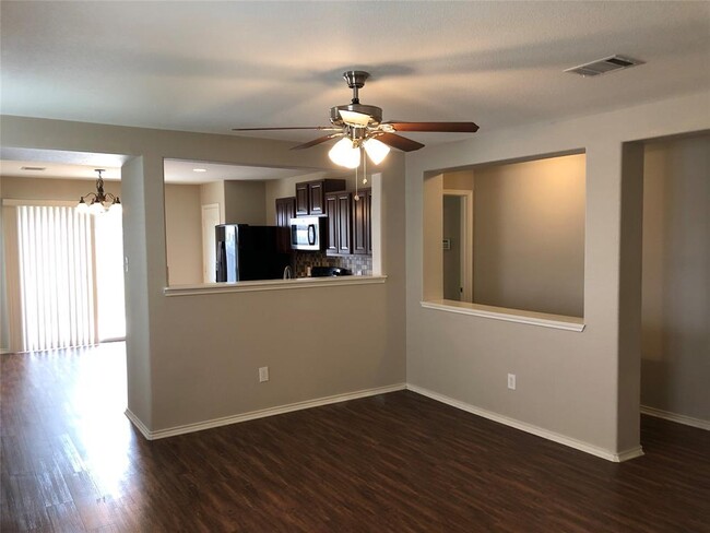 Building Photo - 2319 McCombs St
