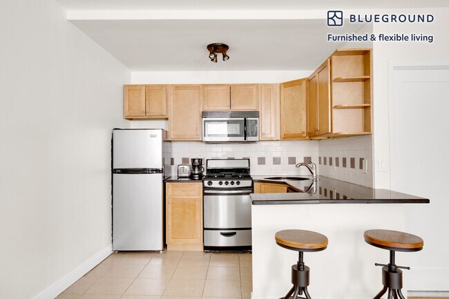 Building Photo - 302 8th Ave