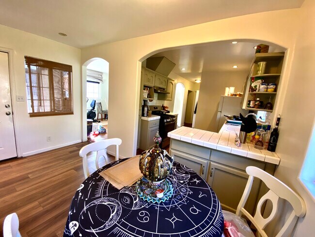 Foto del edificio - 1653 1/2 Maltman Ave