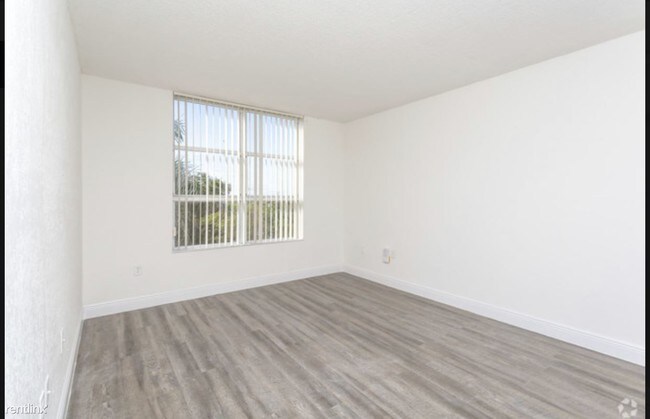Foto del edificio - 2 br, 2 bath  - International Club 2-2