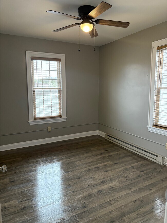 Foto del edificio - 652 Adams Ave