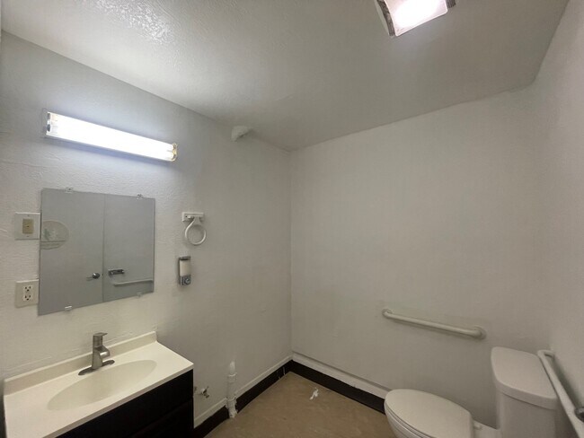 Building Photo - 2826 San Bruno Ave