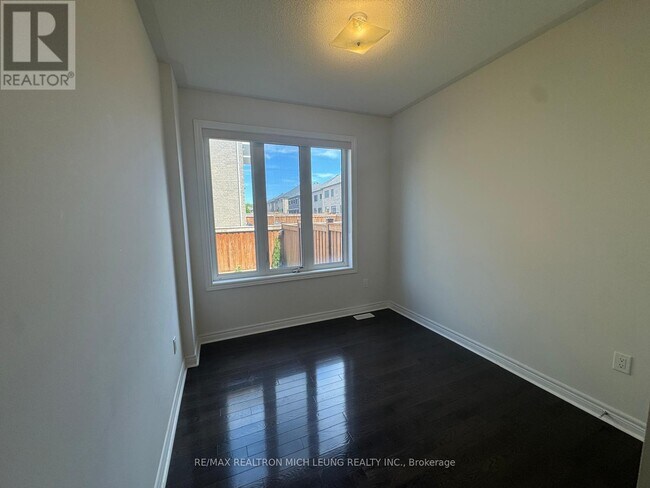 Building Photo - 17 Hilts Dr