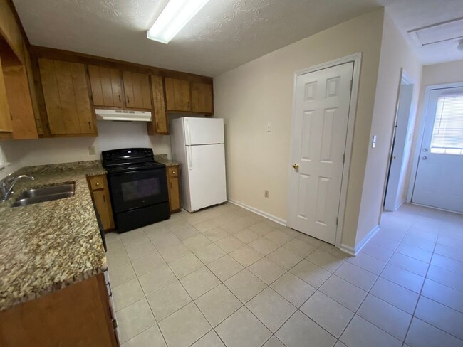 Building Photo - Pre-Leasing for August 2026!