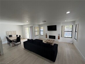 Building Photo - 3004 Ocean View Dr