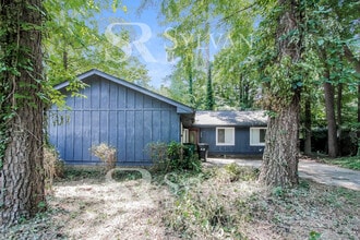 Building Photo - 1049 Pineborough Rd