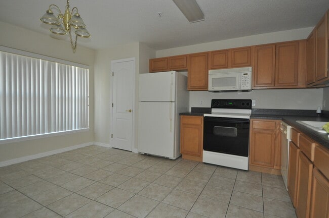 Building Photo - LAKE MARY: 3/2.5 Townhome in Feathers Edge