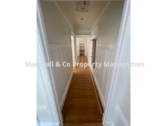Building Photo - NEW LISTING! BEAUTIFUL REMODELED STUDIO ON...