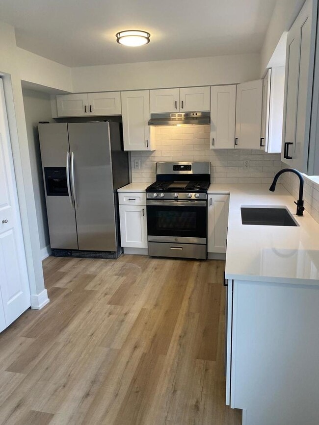 Foto del edificio - 21226 Chastworth Ln