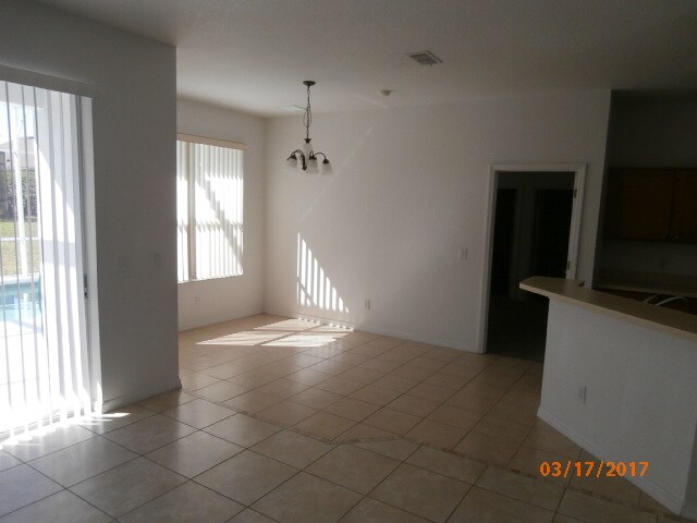 Building Photo - 1141 N Hampton Dr