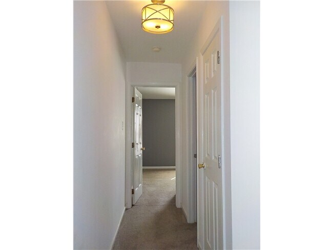 Building Photo - 123 Creekside Ct