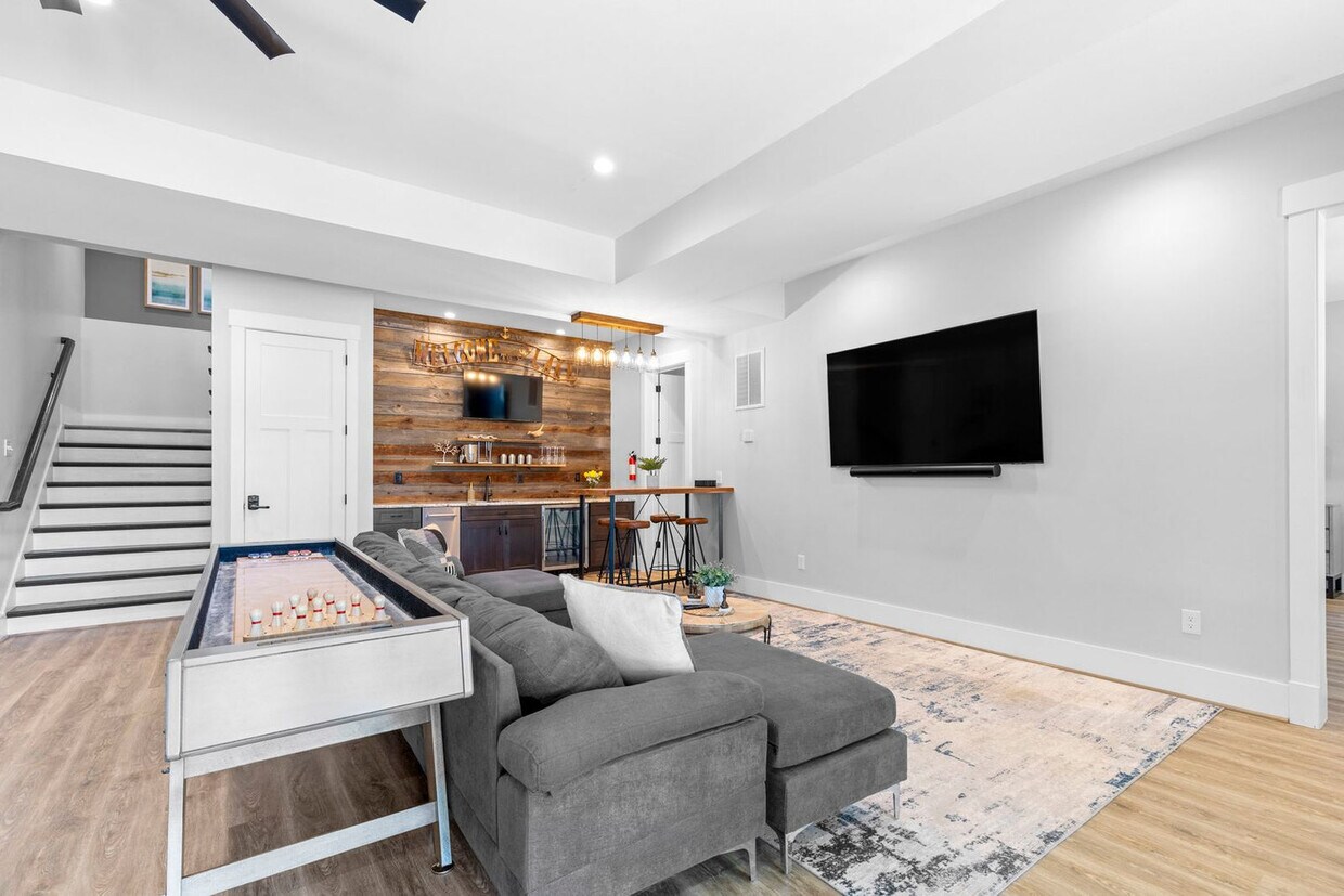 Foto principal - 4674 Lake Shore Rd N