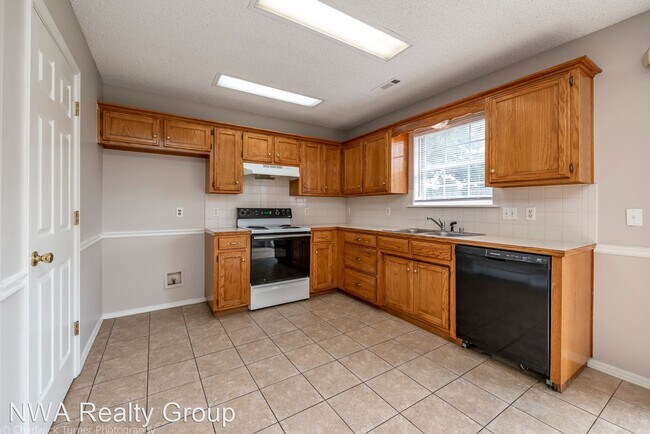 Building Photo - 3 br, 2 bath House - 501 Barker Avenue