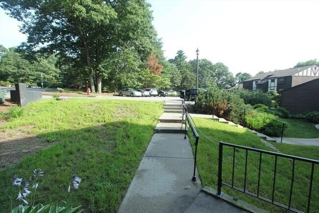 Foto del edificio - 76 Highwood Dr