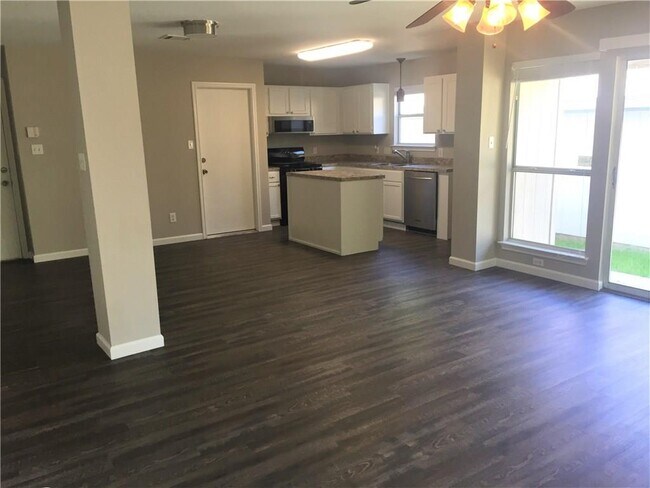 Building Photo - 1594 Parkfield Cir