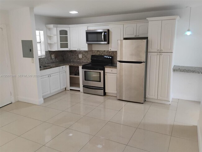 Foto del edificio - 3536 NE 168th St