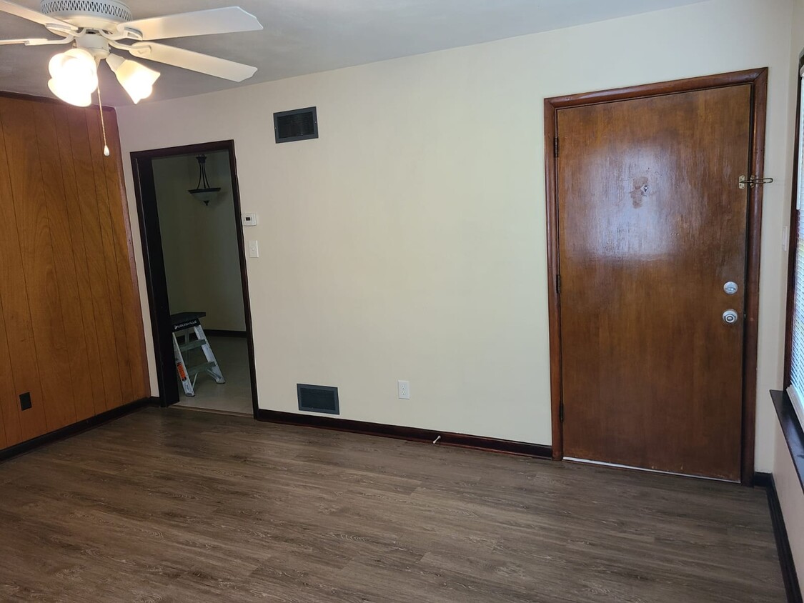 Foto principal - 309 Woodview Ave
