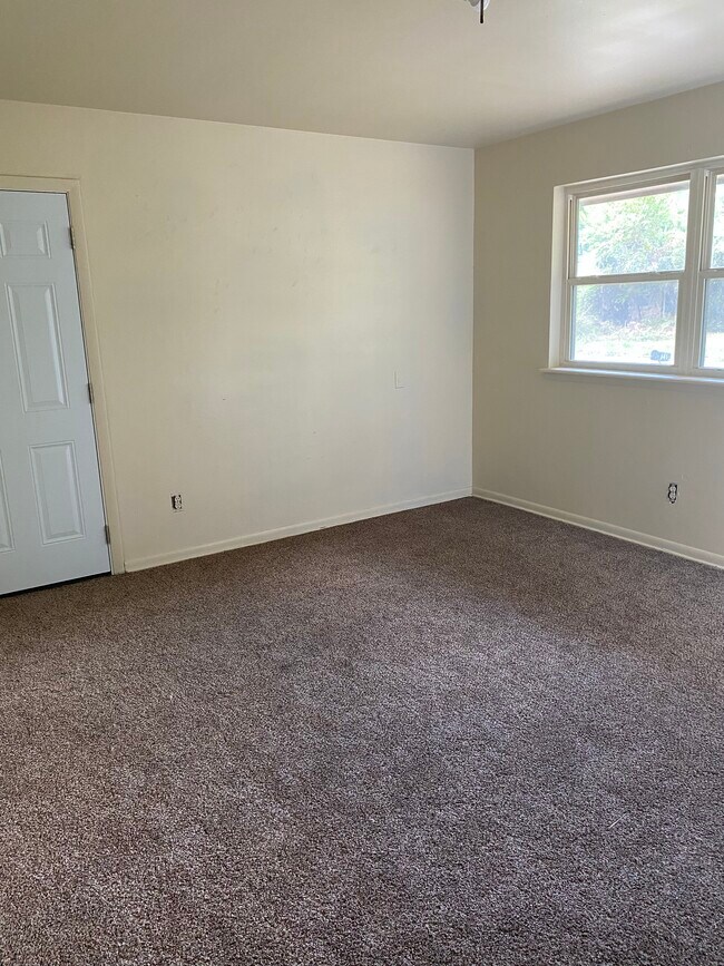 Building Photo - 841 W Bel Air Dr