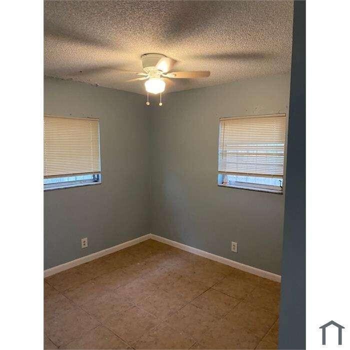 Foto del edificio - 3370 NW 8th Pl