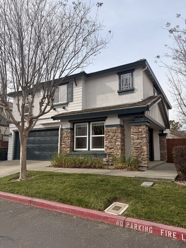 Foto del edificio - Stunning 4 Bed | 2.5 Bath Home – Fully Upgraded – Westgate Neighborhood