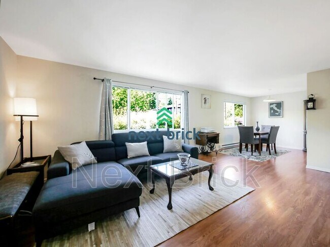 Foto del edificio - 9536 Interlake Ave N