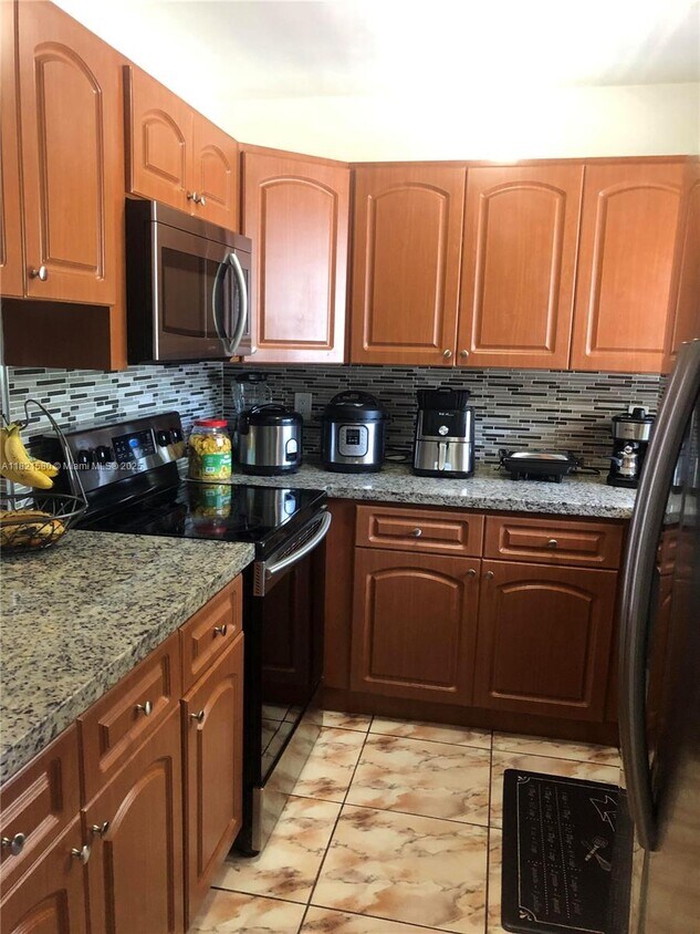 Foto principal - 16700 NW 55th Ave