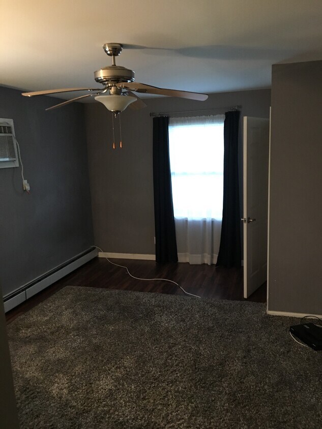 114 Phyllis Dr, Lindenhurst, NY 11757 Apartments in Lindenhurst, NY