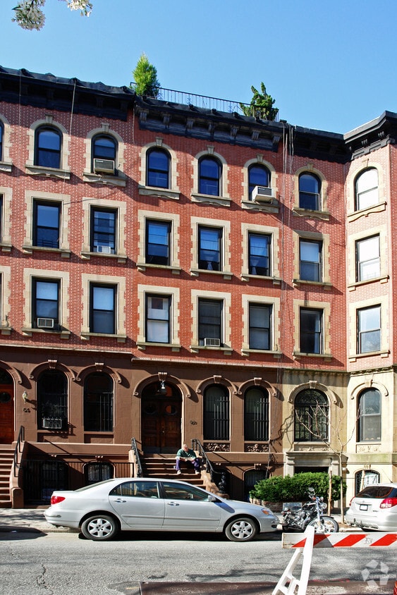 Primary Photo - 66 W 83rd St