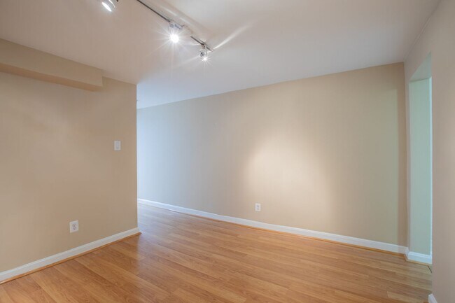 Foto del edificio - Lovely 1 BR/1 BA Condo in Dupont Circle!
