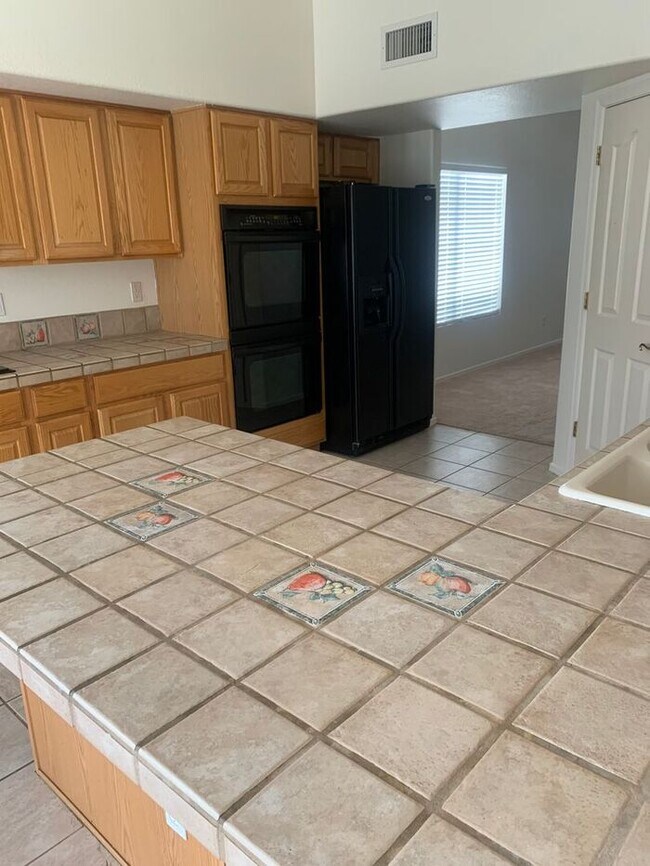Building Photo - Stunning Oro Valley 5 bedroom with pool !